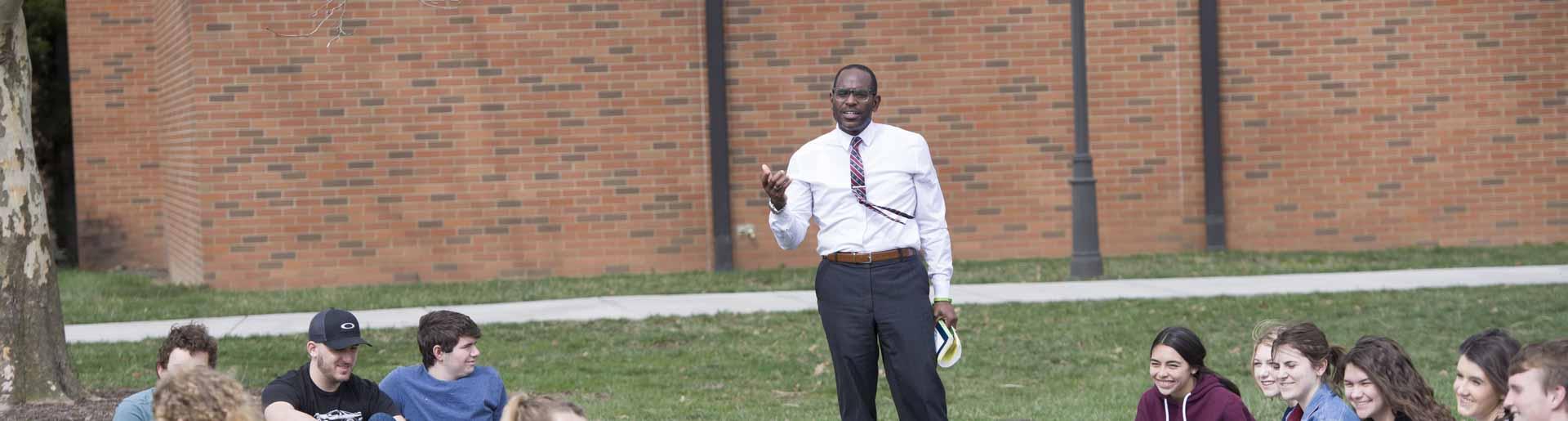 Kevin Jones teaching a class outside.